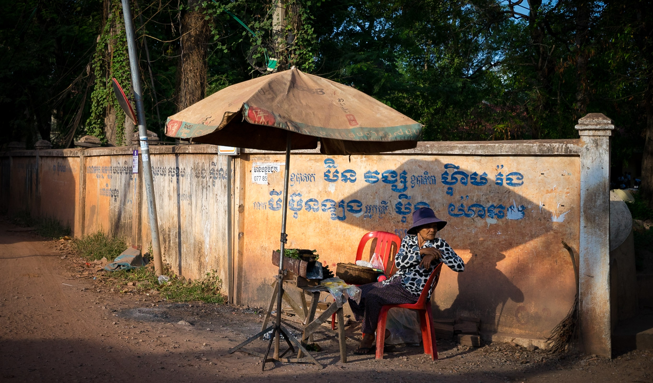 Candid street photography of a street food vendor in Siem Reap, Cambodia