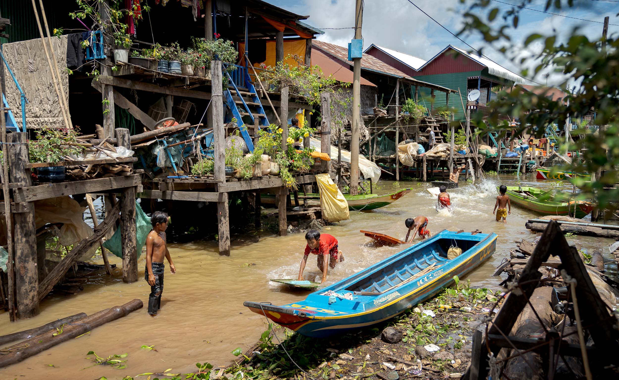 Floating Village photography of kids playing on a siem reap photography tour