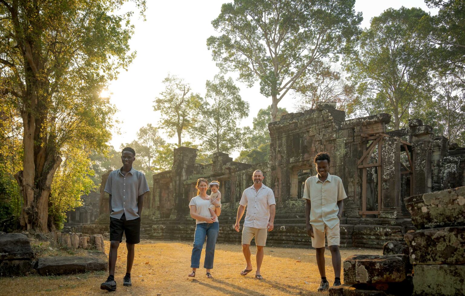 family photoshoot in angkor