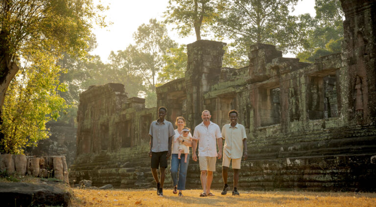 family photoshoot in angkor