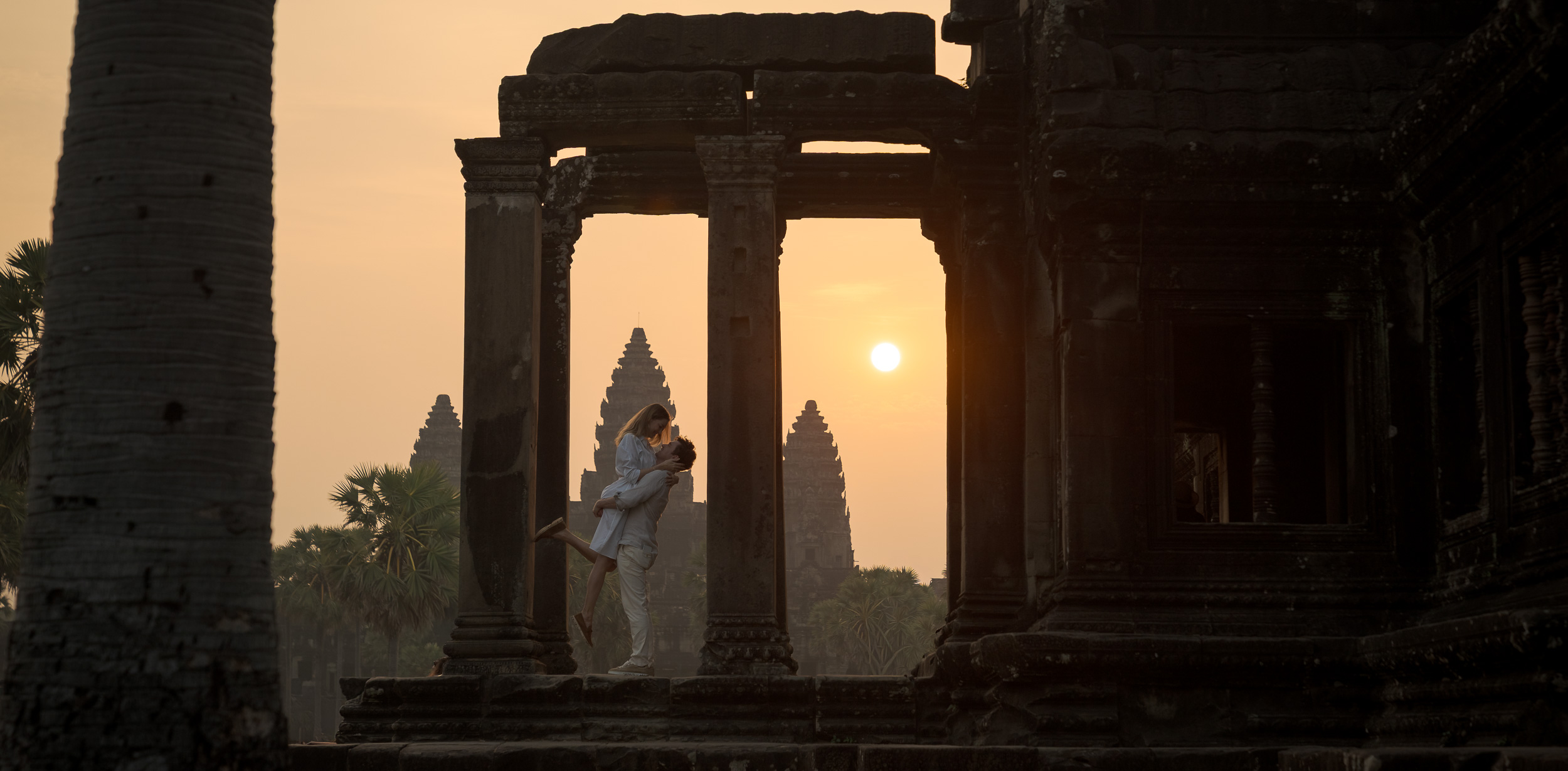 Angkor Wat couple sunrise photoshoot