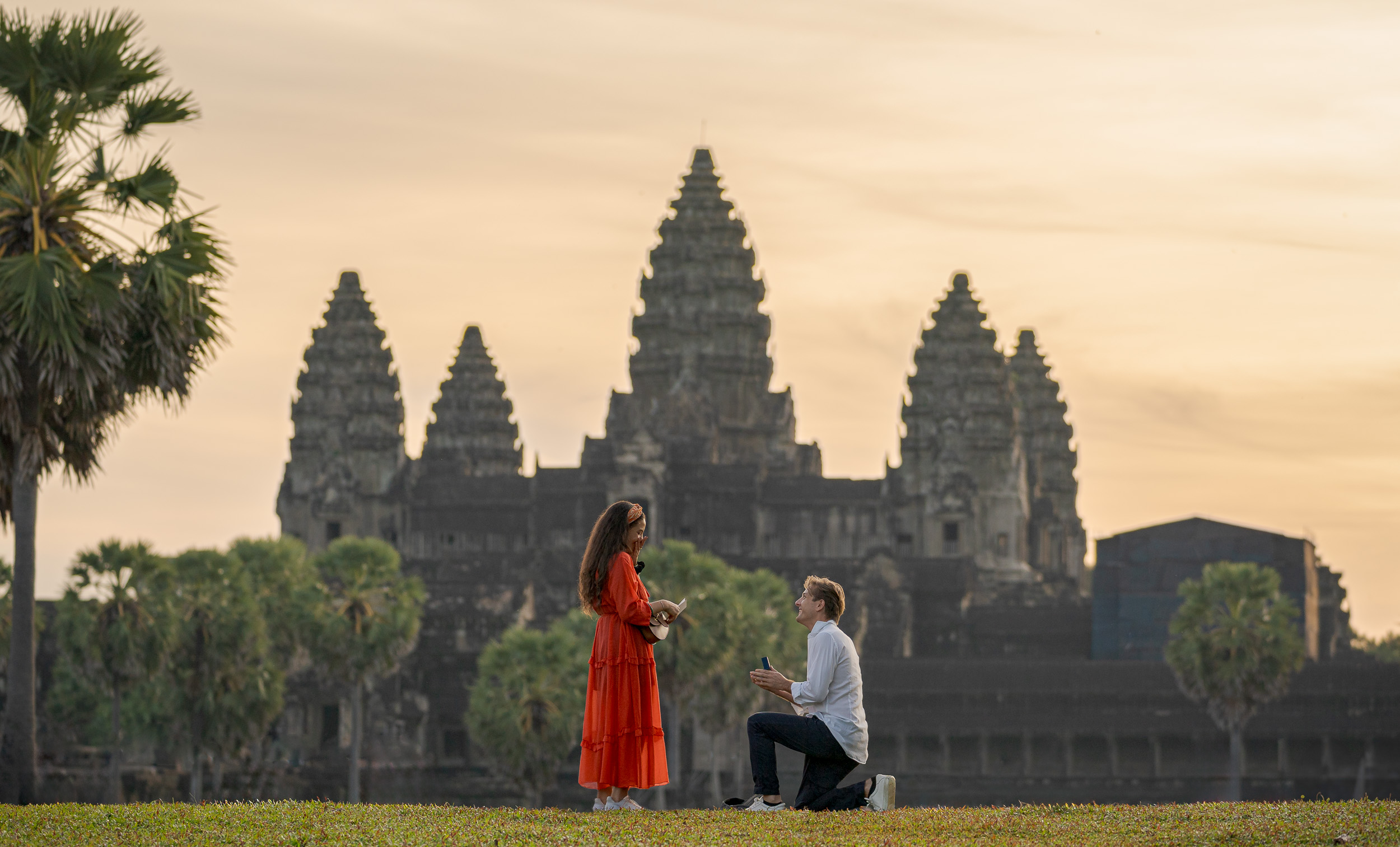 Man proposes to partner in front of Angkor Wat at sunrise in siem reap