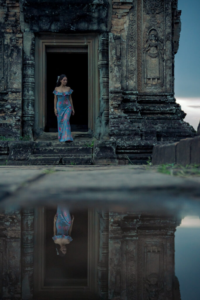 pre rup sunset photography with a solo traveller photographed by siem reap photographer