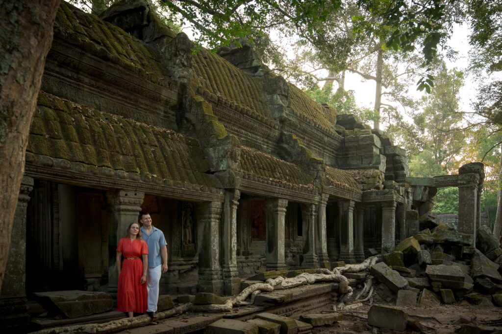ta prohm temple couple photoshoot siem reap photographer jungle ruins