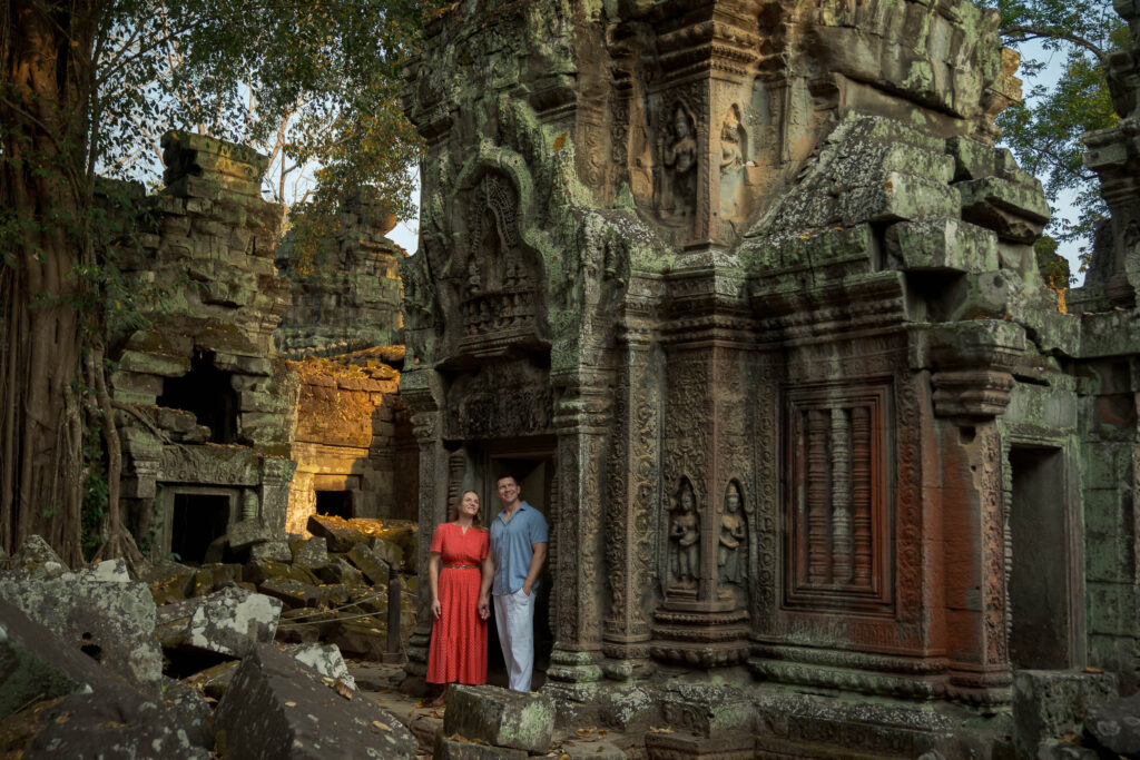 angkor wat temple doorway couple portrait siem reap photoshoot