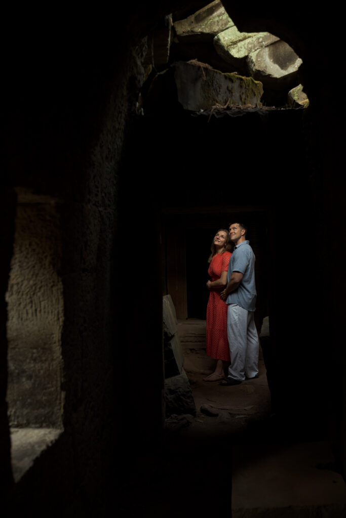 angkor wat temple doorway couple portrait siem reap photoshoot